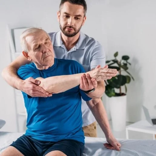 physiotherapy+physiotherapist+elderly+old+person+senior+seniors+health+wellness